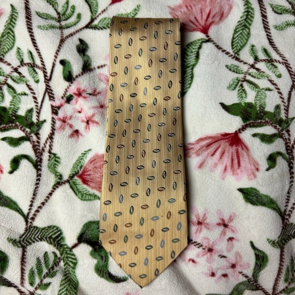 Classic Gold Patterned Tie - Picture 1 of 2